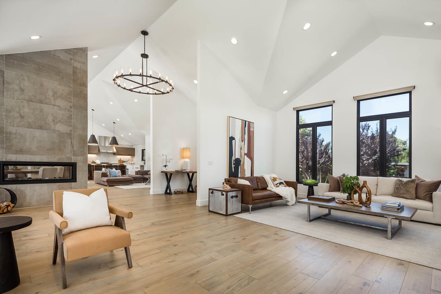 Detail Gallery Image 4 of 5 For 588 Craig Rd, Hillsborough,  CA 94010 - 5 Beds | 5 Baths