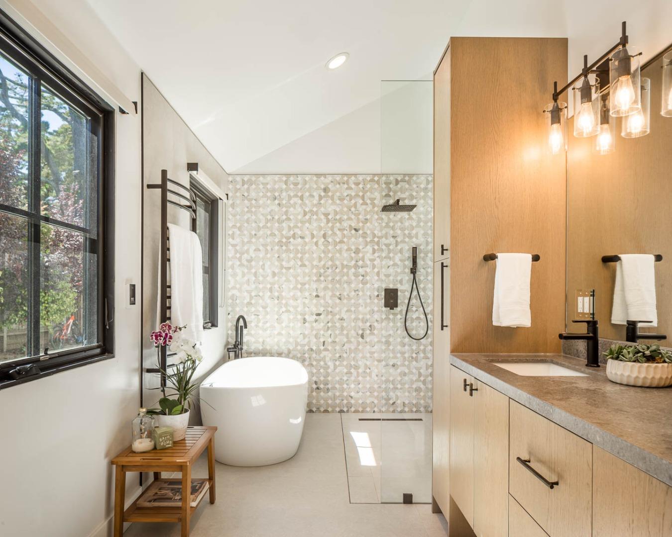 Detail Gallery Image 8 of 14 For 588 Craig Rd, Hillsborough,  CA 94010 - 5 Beds | 5 Baths
