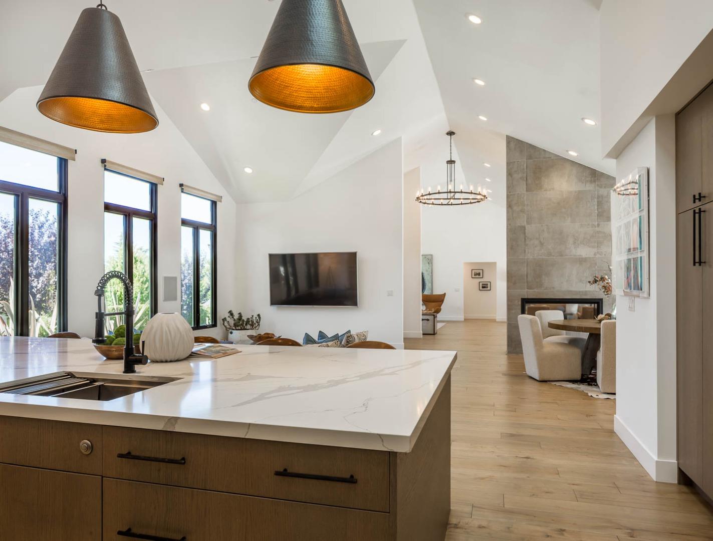 Detail Gallery Image 9 of 14 For 588 Craig Rd, Hillsborough,  CA 94010 - 5 Beds | 5 Baths