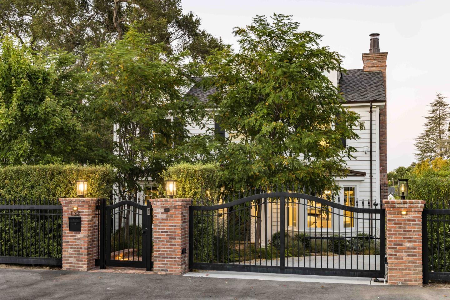 Detail Gallery Image 1 of 43 For 132 Elm Ave, Burlingame,  CA 94010 - 4 Beds | 5/1 Baths