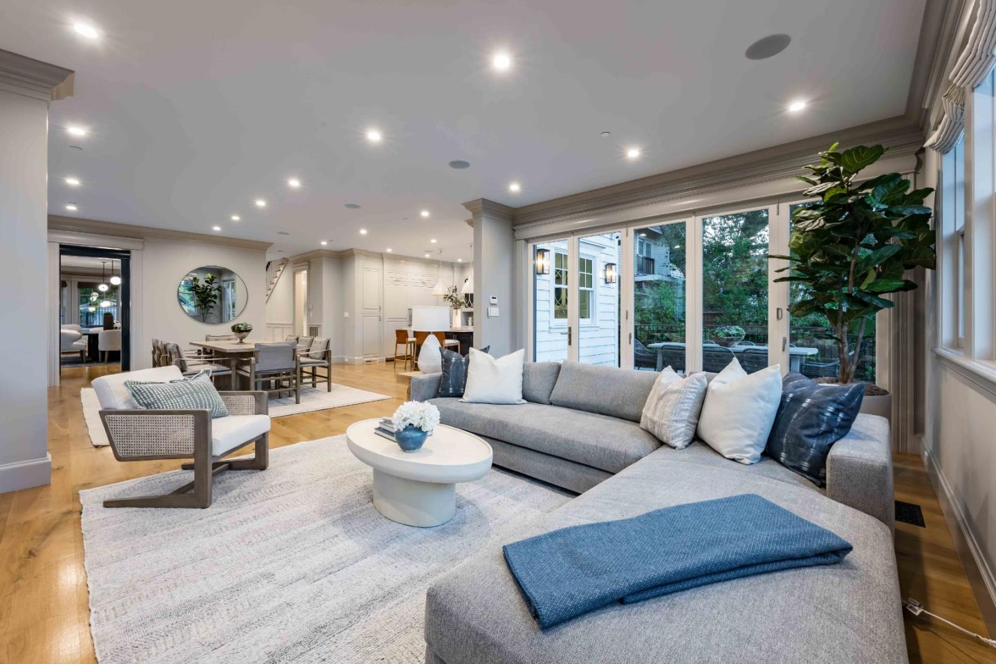 Detail Gallery Image 12 of 43 For 132 Elm Ave, Burlingame,  CA 94010 - 4 Beds | 5/1 Baths