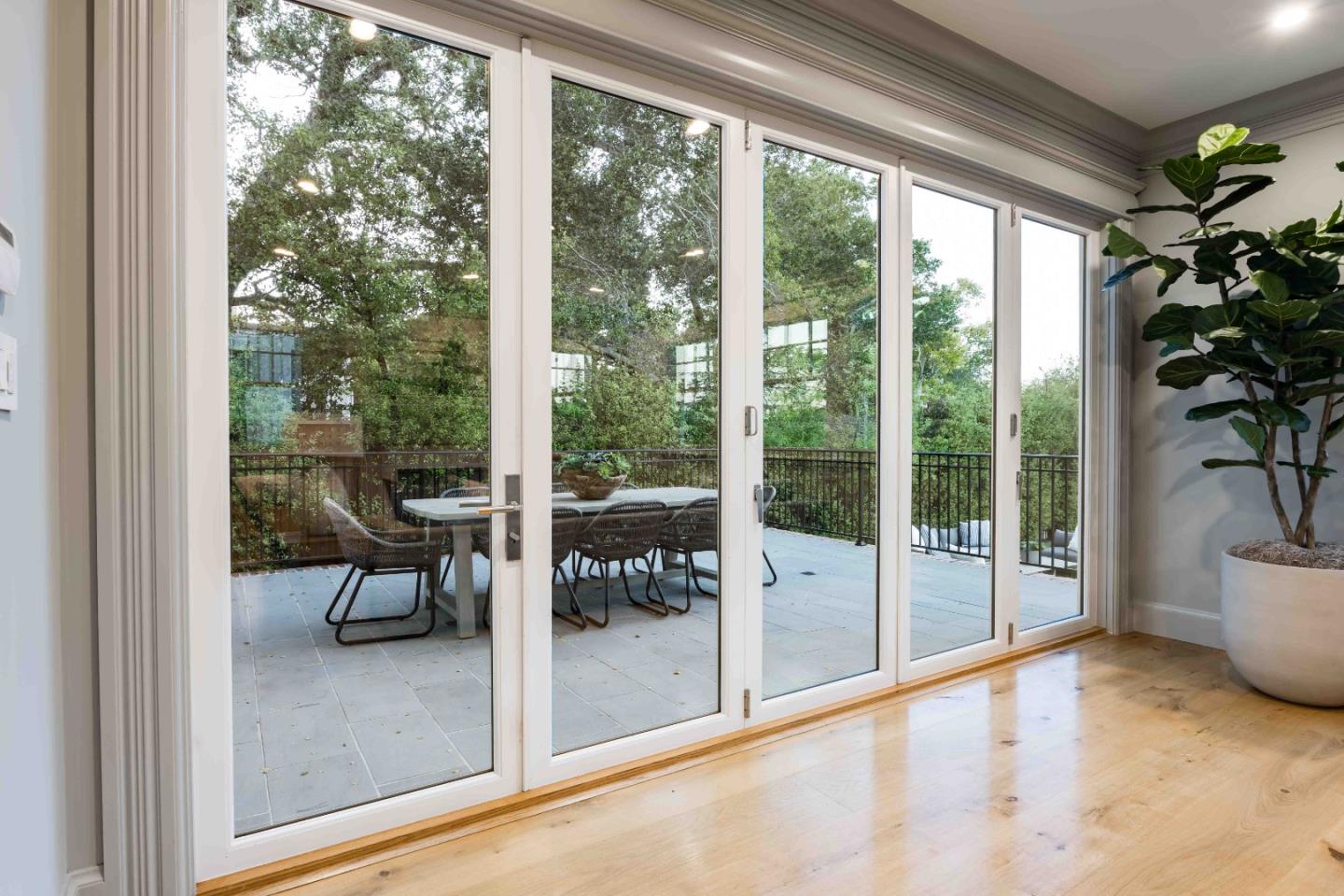 Detail Gallery Image 13 of 43 For 132 Elm Ave, Burlingame,  CA 94010 - 4 Beds | 5/1 Baths