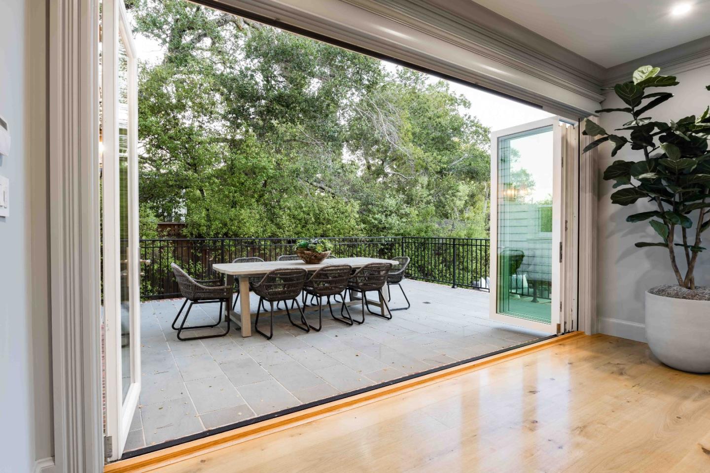 Detail Gallery Image 14 of 43 For 132 Elm Ave, Burlingame,  CA 94010 - 4 Beds | 5/1 Baths