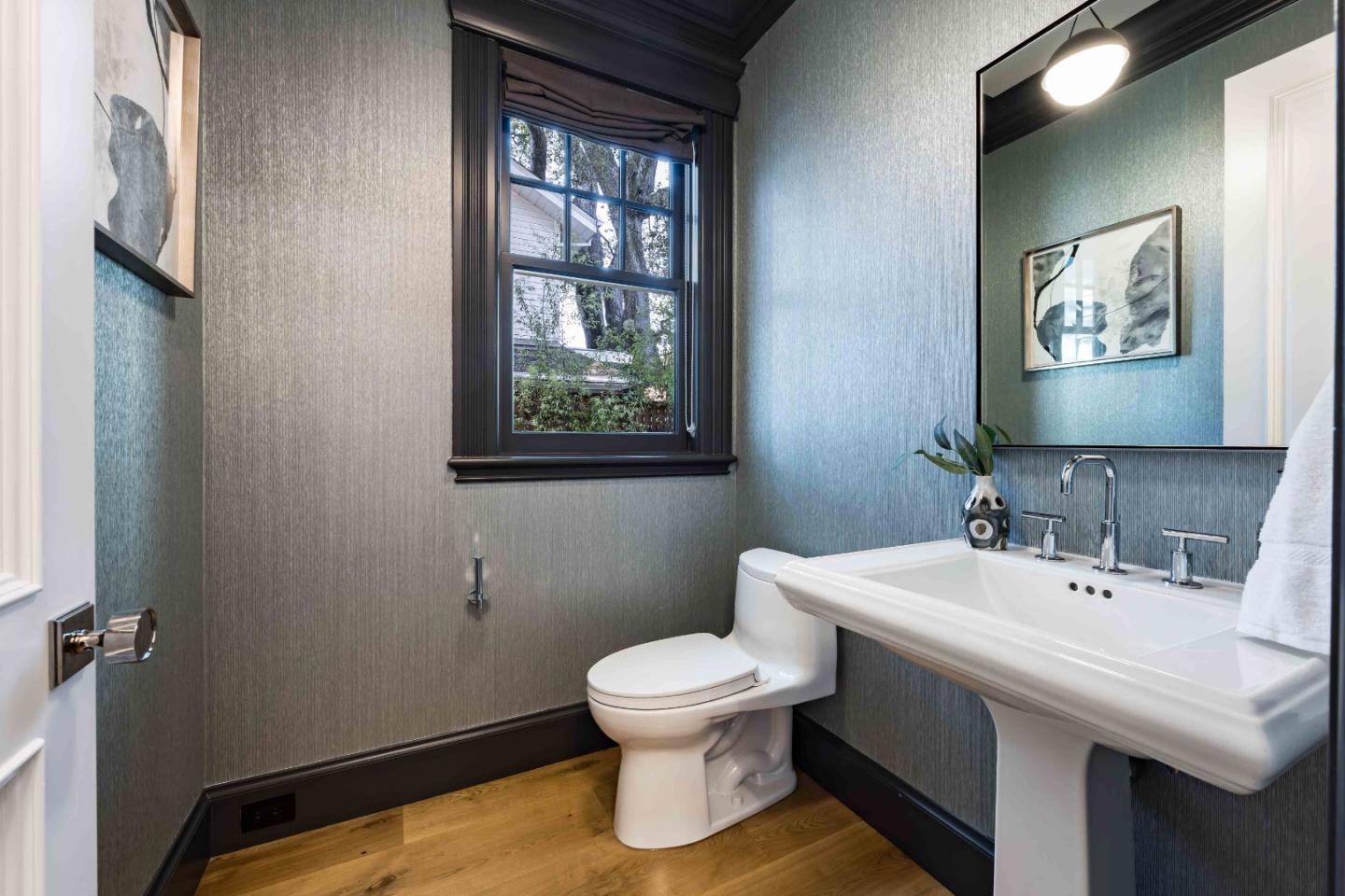 Detail Gallery Image 16 of 43 For 132 Elm Ave, Burlingame,  CA 94010 - 4 Beds | 5/1 Baths