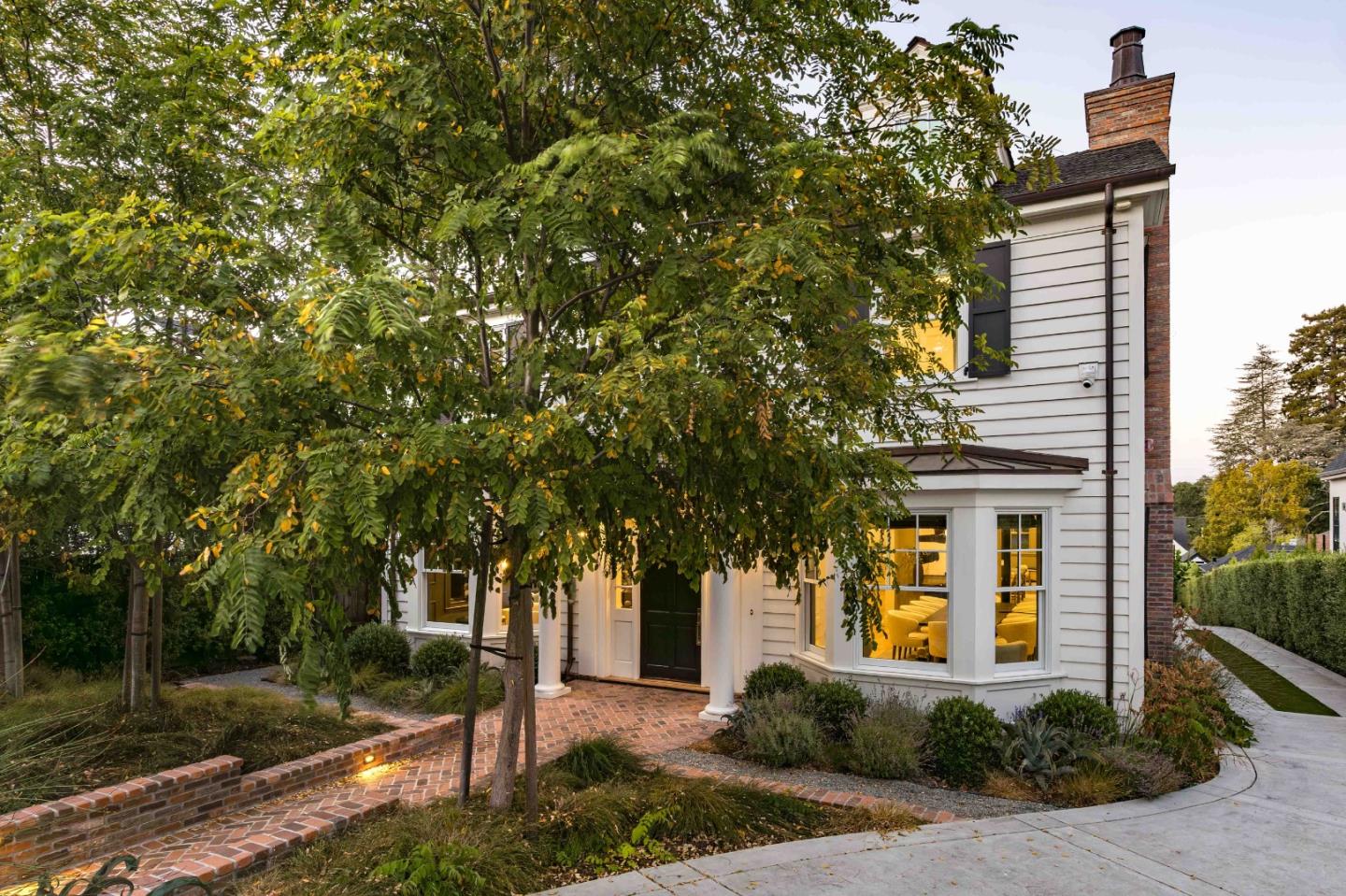 Detail Gallery Image 2 of 43 For 132 Elm Ave, Burlingame,  CA 94010 - 4 Beds | 5/1 Baths