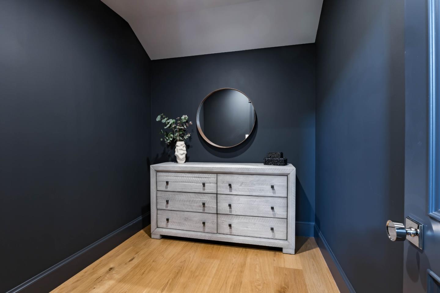 Detail Gallery Image 20 of 43 For 132 Elm Ave, Burlingame,  CA 94010 - 4 Beds | 5/1 Baths