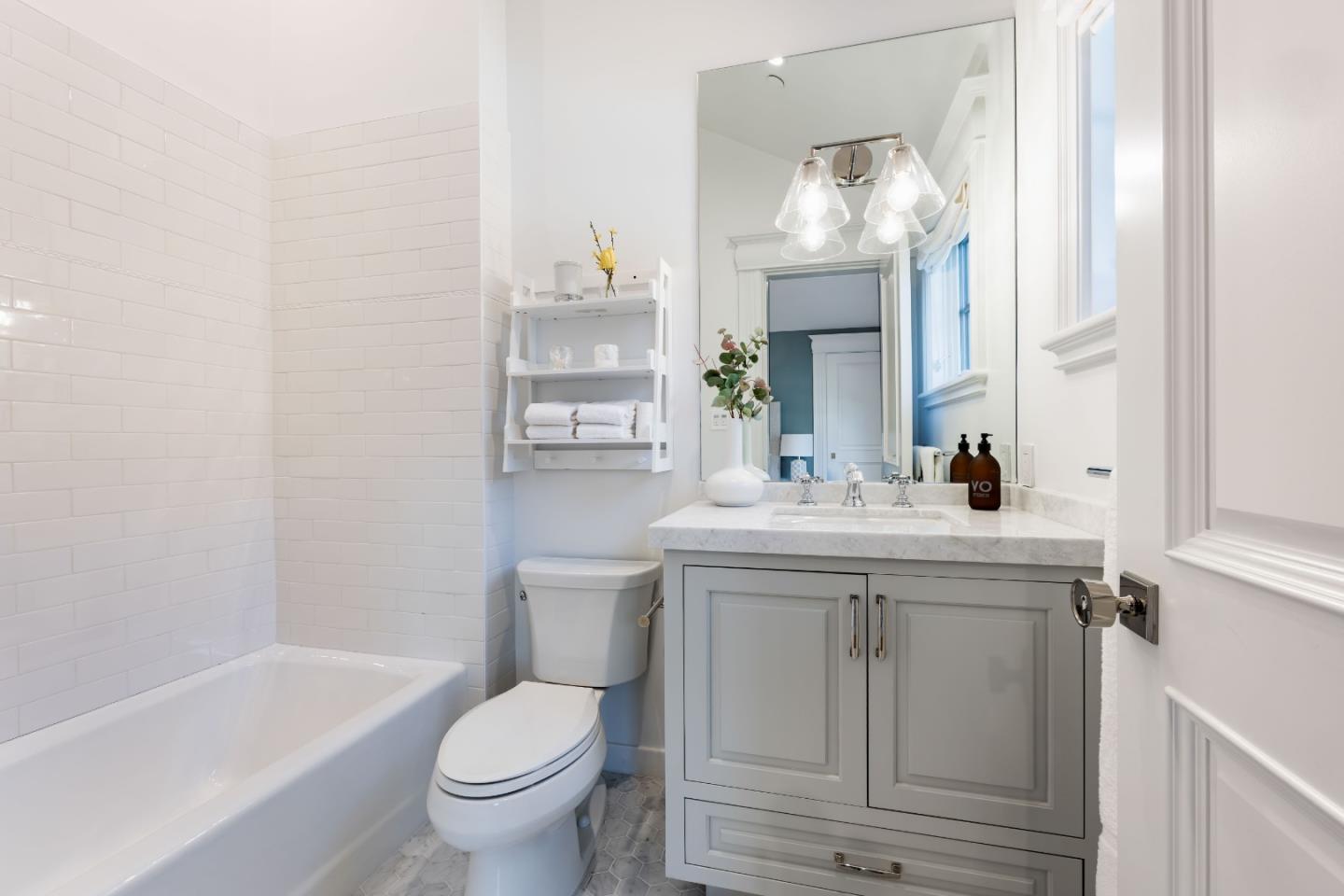 Detail Gallery Image 24 of 43 For 132 Elm Ave, Burlingame,  CA 94010 - 4 Beds | 5/1 Baths