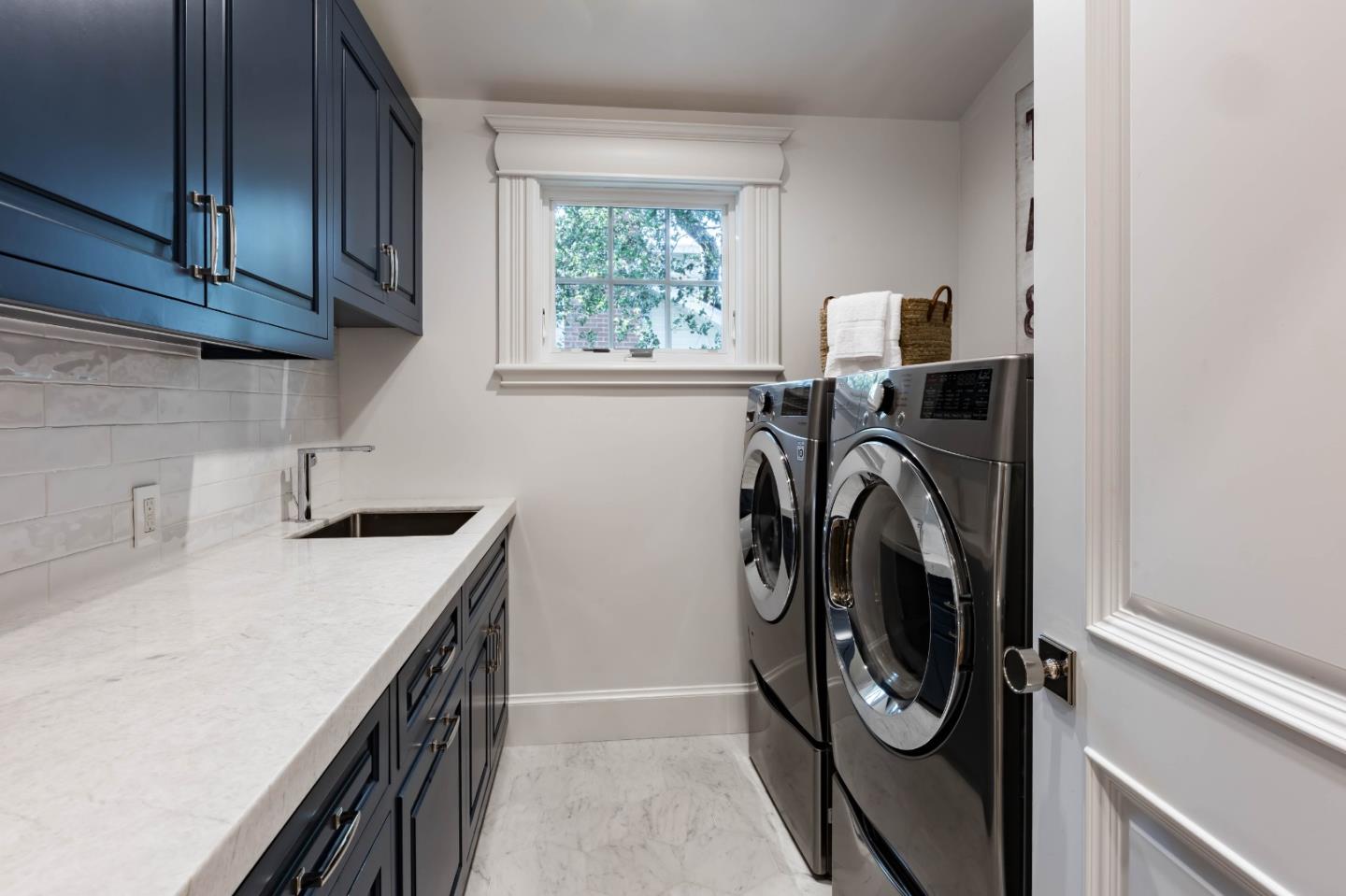Detail Gallery Image 25 of 43 For 132 Elm Ave, Burlingame,  CA 94010 - 4 Beds | 5/1 Baths