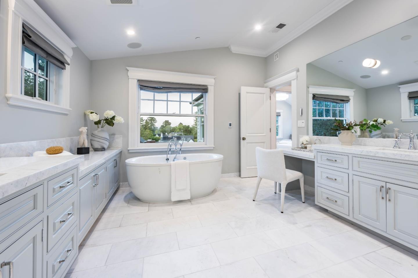 Detail Gallery Image 29 of 43 For 132 Elm Ave, Burlingame,  CA 94010 - 4 Beds | 5/1 Baths