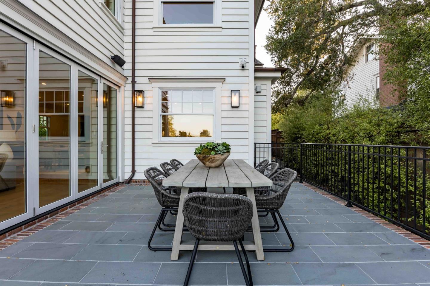 Detail Gallery Image 40 of 43 For 132 Elm Ave, Burlingame,  CA 94010 - 4 Beds | 5/1 Baths