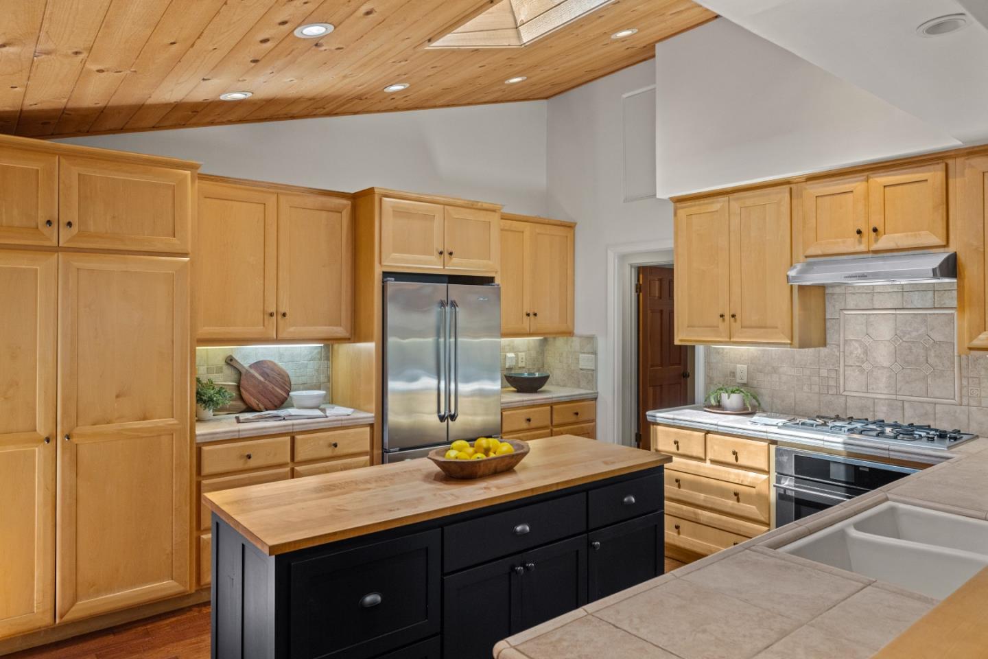Detail Gallery Image 7 of 21 For 11660 Mccarthy Rd, Carmel Valley,  CA 93924 - 3 Beds | 2 Baths