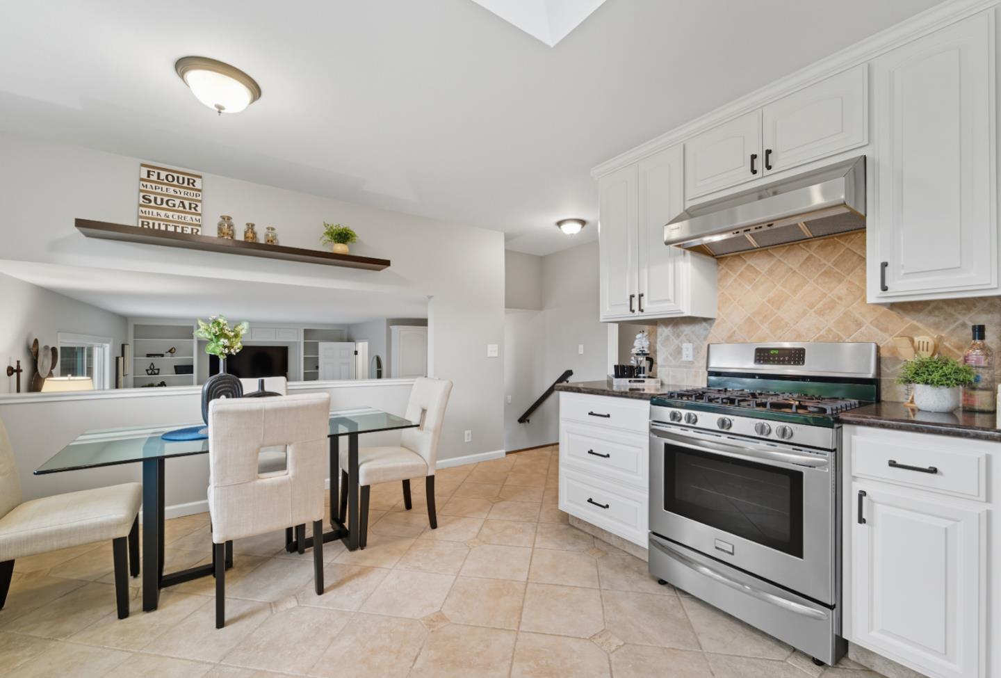 Detail Gallery Image 10 of 27 For 4460 Lahaina Way, San Jose,  CA 95118 - 4 Beds | 2/1 Baths