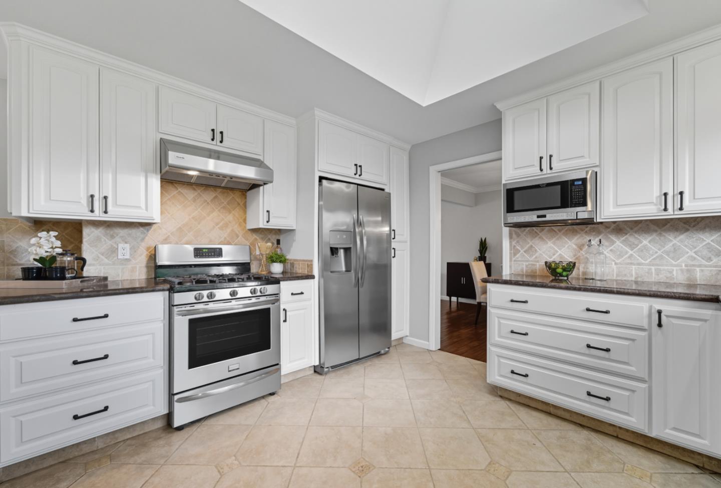 Detail Gallery Image 7 of 27 For 4460 Lahaina Way, San Jose,  CA 95118 - 4 Beds | 2/1 Baths