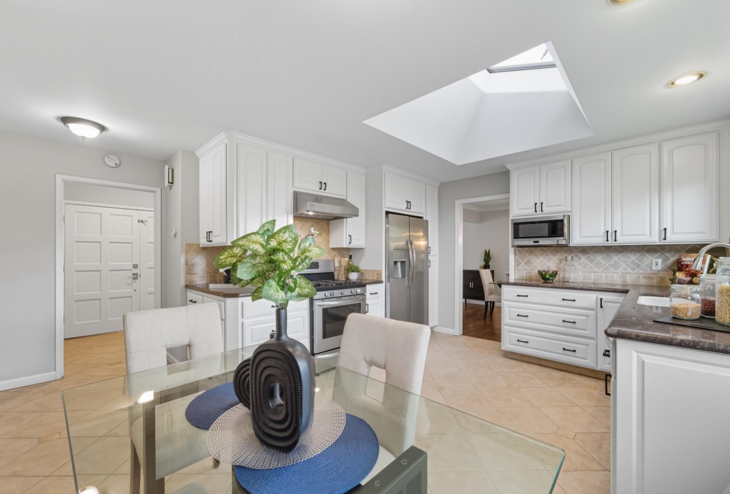 Detail Gallery Image 8 of 27 For 4460 Lahaina Way, San Jose,  CA 95118 - 4 Beds | 2/1 Baths
