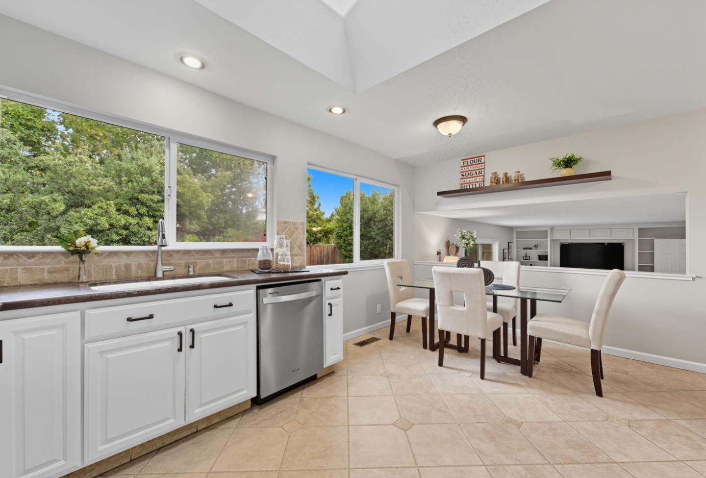 Detail Gallery Image 9 of 27 For 4460 Lahaina Way, San Jose,  CA 95118 - 4 Beds | 2/1 Baths