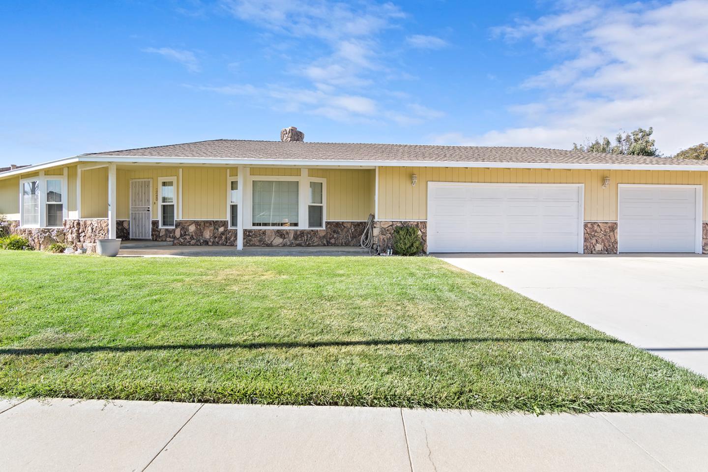 Detail Gallery Image 3 of 35 For 225 Rio Vista Dr, King City,  CA 93930 - 3 Beds | 2 Baths