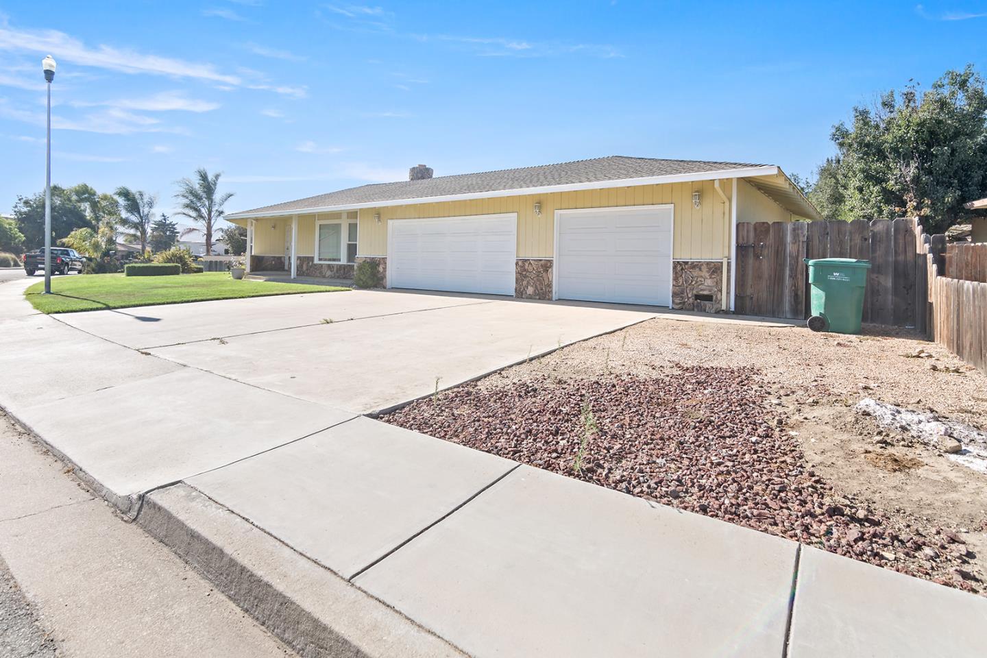 Detail Gallery Image 4 of 35 For 225 Rio Vista Dr, King City,  CA 93930 - 3 Beds | 2 Baths