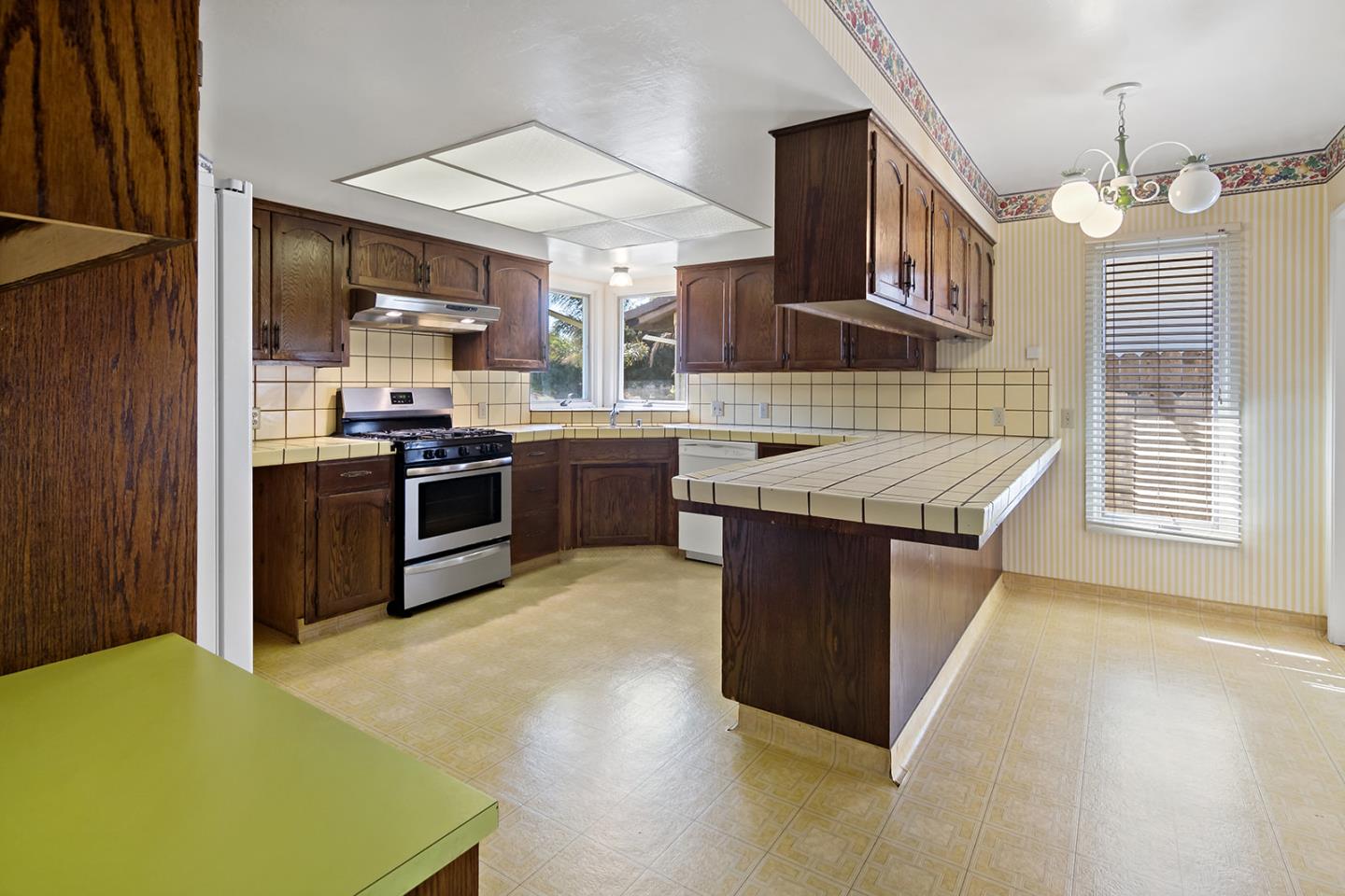 Detail Gallery Image 7 of 35 For 225 Rio Vista Dr, King City,  CA 93930 - 3 Beds | 2 Baths