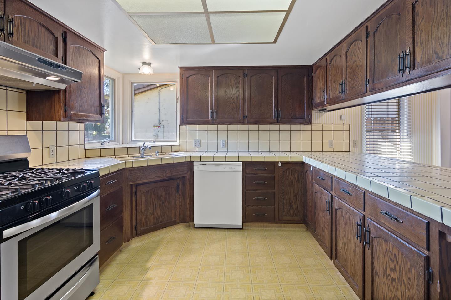 Detail Gallery Image 9 of 35 For 225 Rio Vista Dr, King City,  CA 93930 - 3 Beds | 2 Baths
