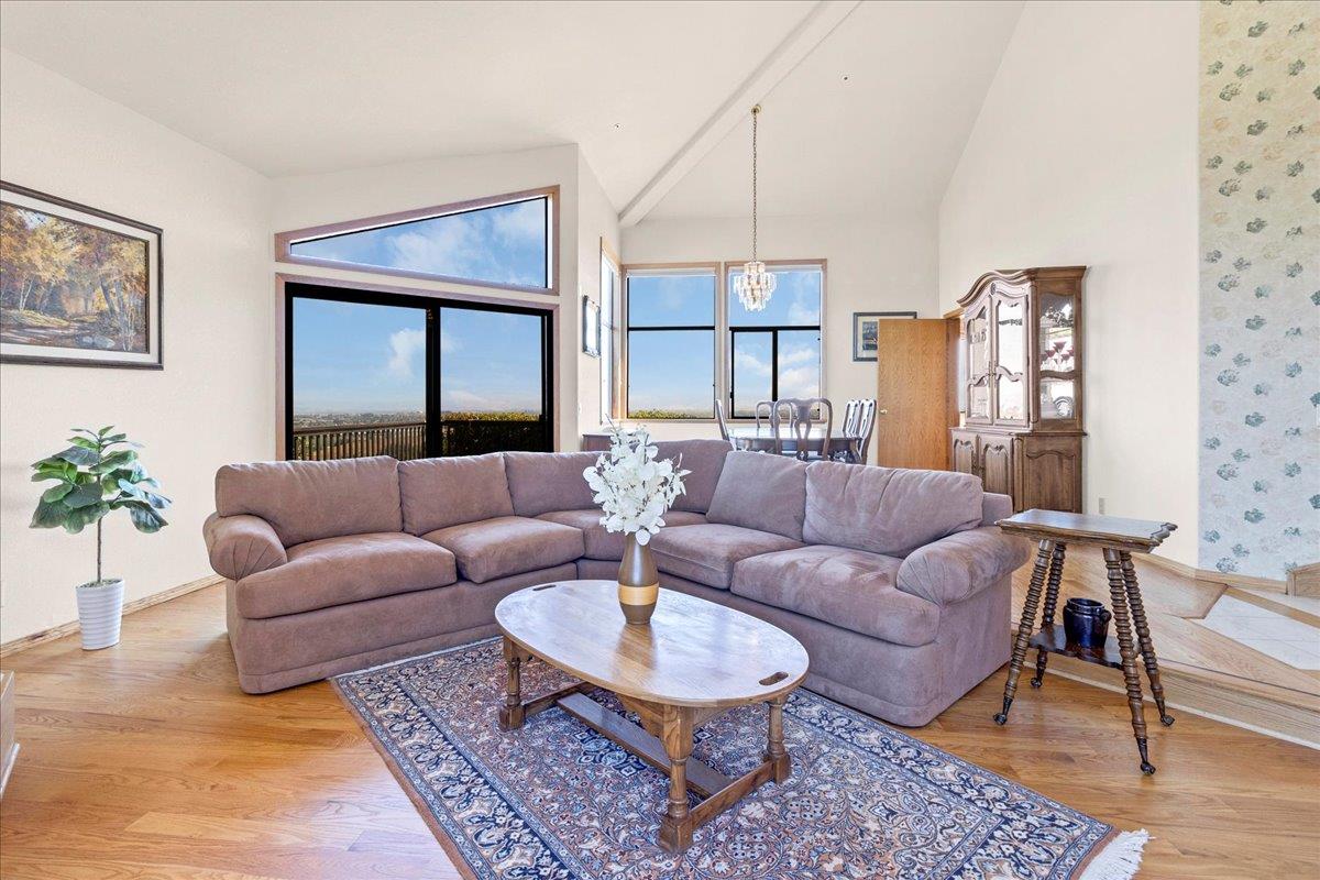 Detail Gallery Image 13 of 78 For 275 Nicholson Dr, Hollister,  CA 95023 - 4 Beds | 3 Baths
