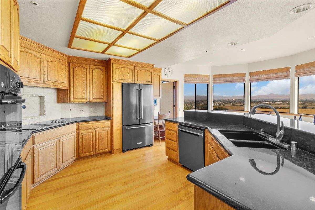 Detail Gallery Image 19 of 78 For 275 Nicholson Dr, Hollister,  CA 95023 - 4 Beds | 3 Baths