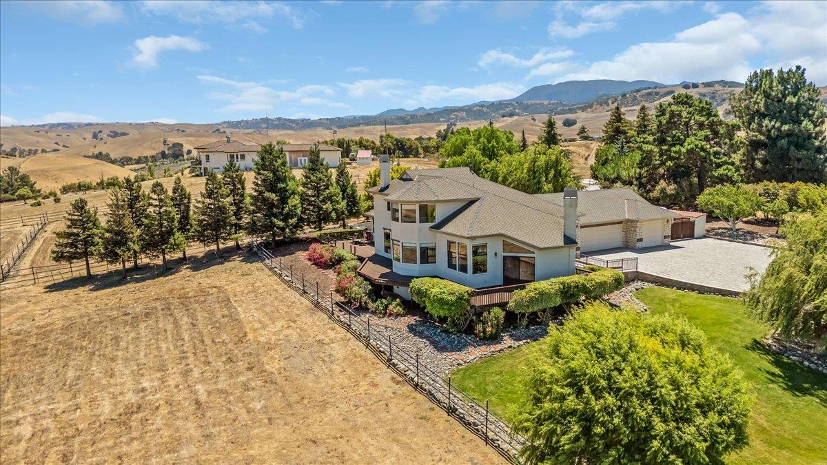 Detail Gallery Image 2 of 78 For 275 Nicholson Dr, Hollister,  CA 95023 - 4 Beds | 3 Baths