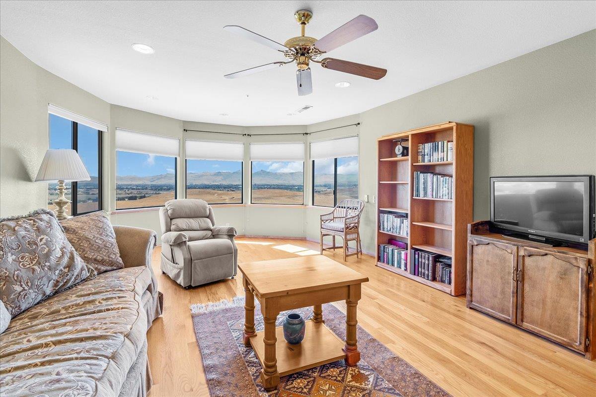 Detail Gallery Image 38 of 78 For 275 Nicholson Dr, Hollister,  CA 95023 - 4 Beds | 3 Baths