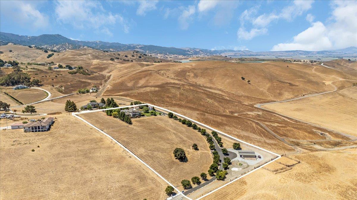 Detail Gallery Image 5 of 78 For 275 Nicholson Dr, Hollister,  CA 95023 - 4 Beds | 3 Baths