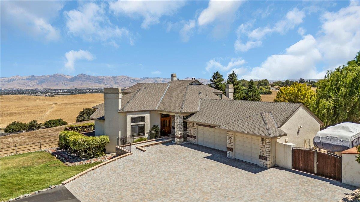Detail Gallery Image 6 of 78 For 275 Nicholson Dr, Hollister,  CA 95023 - 4 Beds | 3 Baths