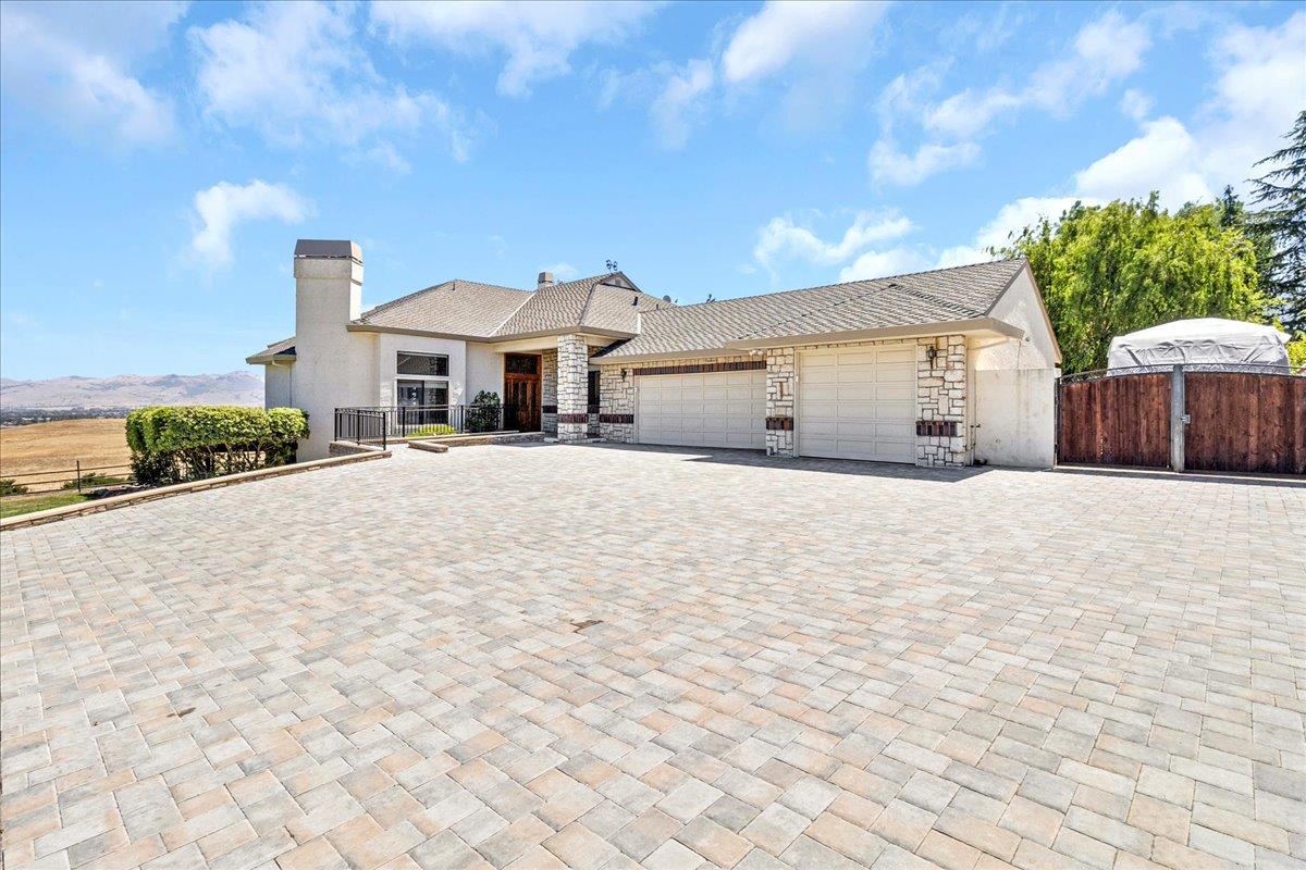 Detail Gallery Image 8 of 78 For 275 Nicholson Dr, Hollister,  CA 95023 - 4 Beds | 3 Baths