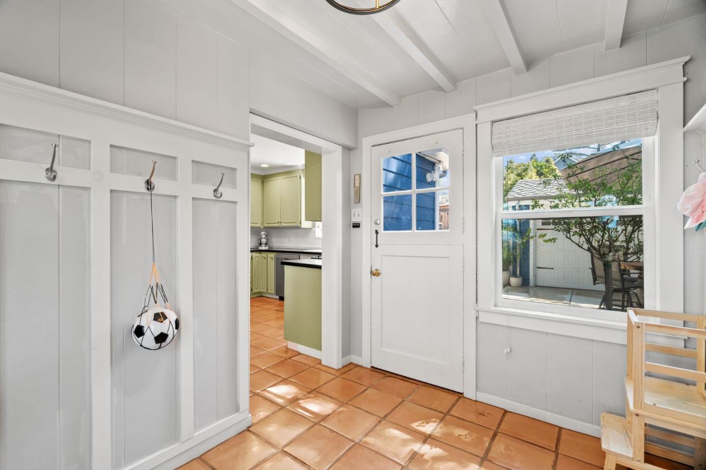 Detail Gallery Image 8 of 49 For 327 Crest Dr, San Jose,  CA 95127 - 4 Beds | 2/1 Baths