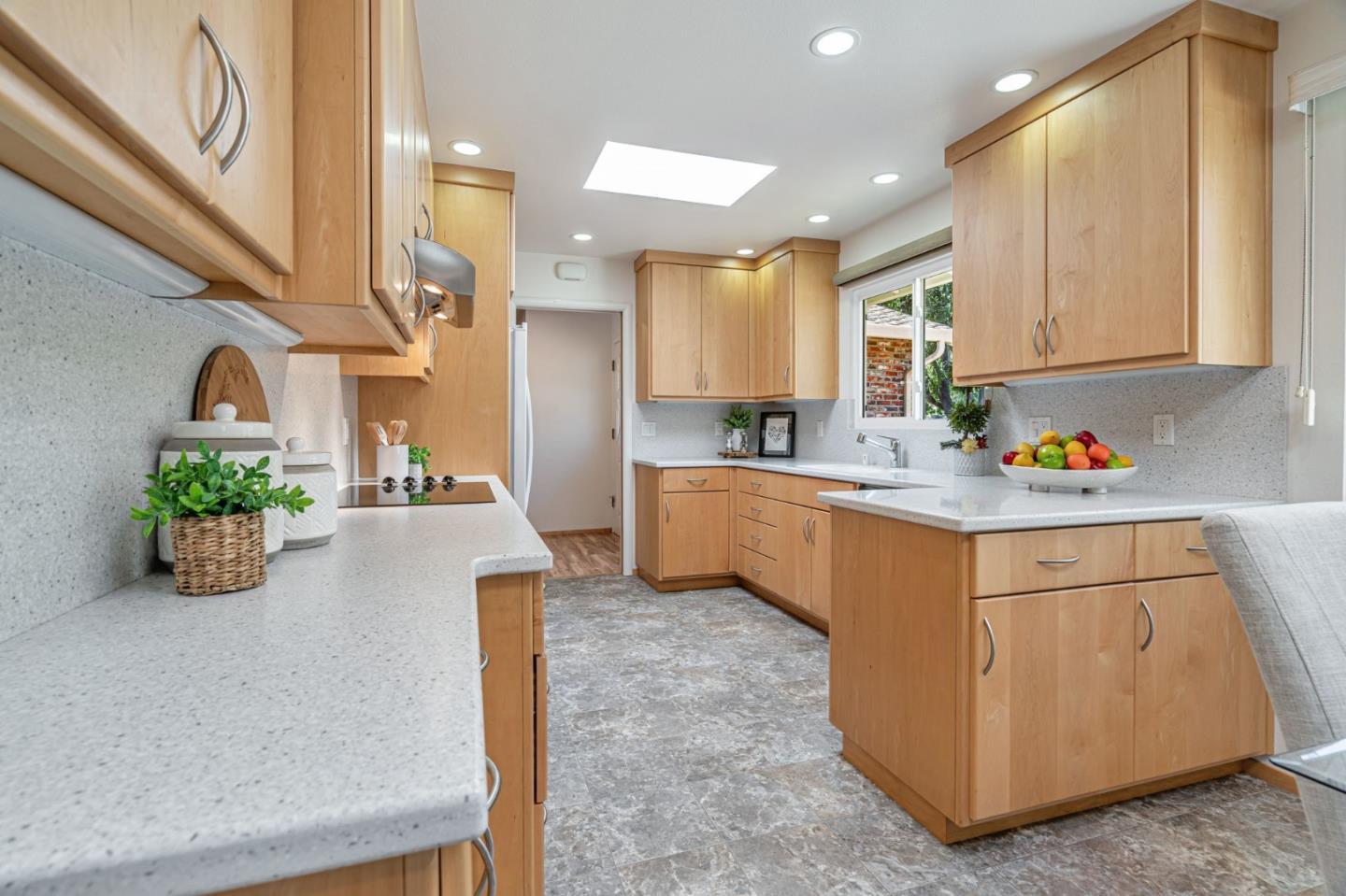 Detail Gallery Image 7 of 52 For 1635 Morton Ave, Los Altos,  CA 94024 - 3 Beds | 2 Baths