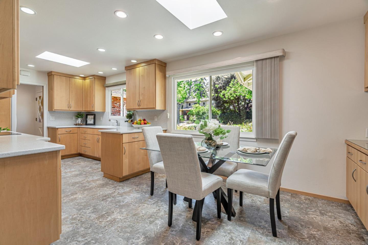 Detail Gallery Image 8 of 52 For 1635 Morton Ave, Los Altos,  CA 94024 - 3 Beds | 2 Baths