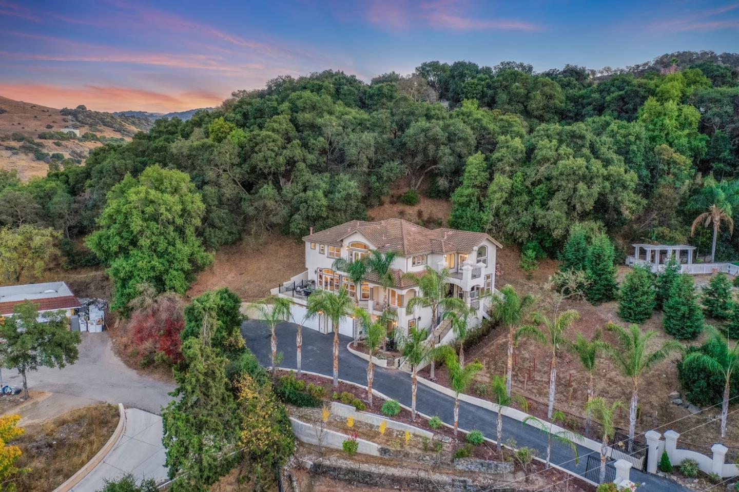 Detail Gallery Image 4 of 92 For 20394 Almaden Rd, San Jose,  CA 95120 - 4 Beds | 4 Baths