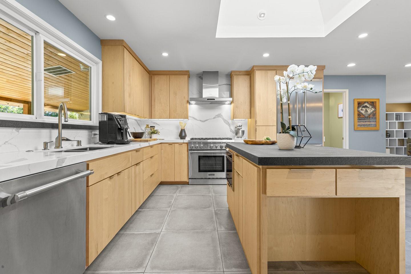 Detail Gallery Image 14 of 57 For 122 Belvale Dr, Los Gatos,  CA 95032 - 4 Beds | 2/1 Baths