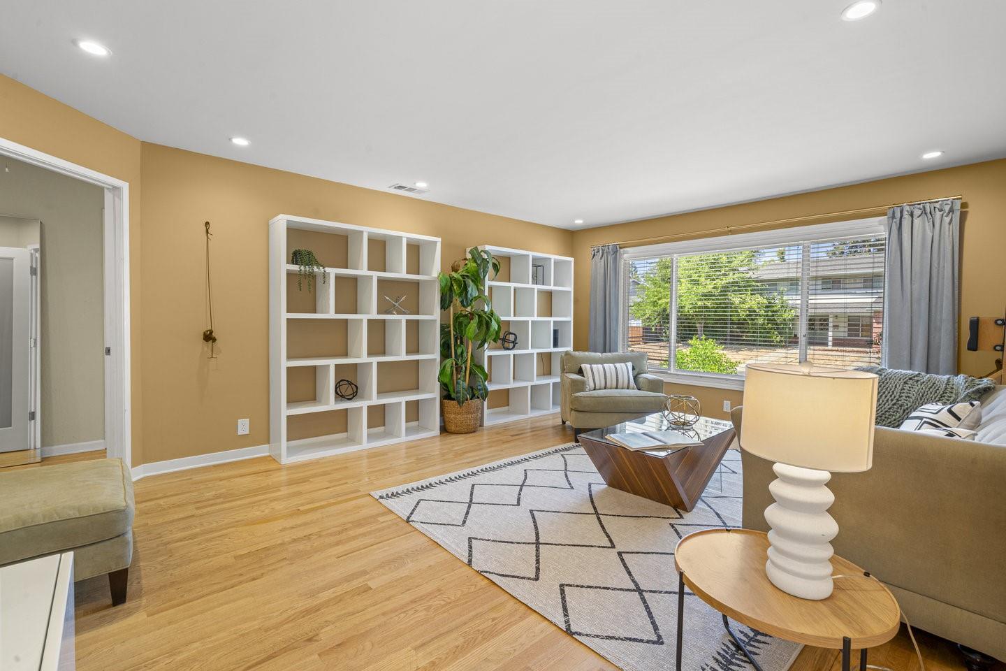 Detail Gallery Image 7 of 57 For 122 Belvale Dr, Los Gatos,  CA 95032 - 4 Beds | 2/1 Baths
