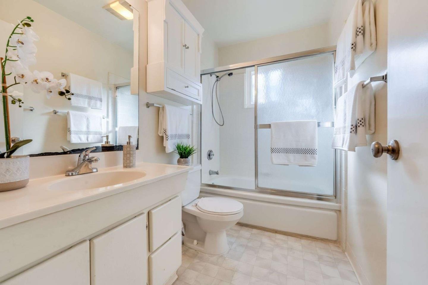 Detail Gallery Image 19 of 30 For 10400 Lindsay Ave, Cupertino,  CA 95014 - 3 Beds | 2 Baths