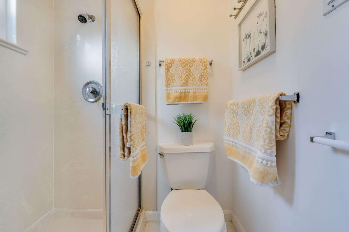 Detail Gallery Image 23 of 30 For 10400 Lindsay Ave, Cupertino,  CA 95014 - 3 Beds | 2 Baths