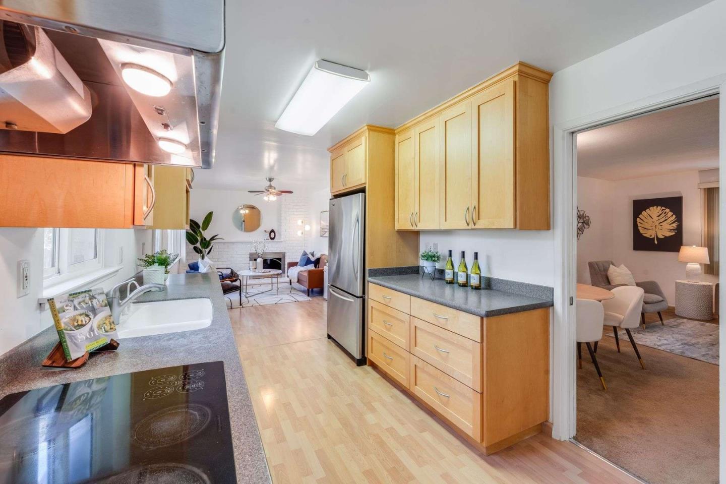 Detail Gallery Image 8 of 30 For 10400 Lindsay Ave, Cupertino,  CA 95014 - 3 Beds | 2 Baths