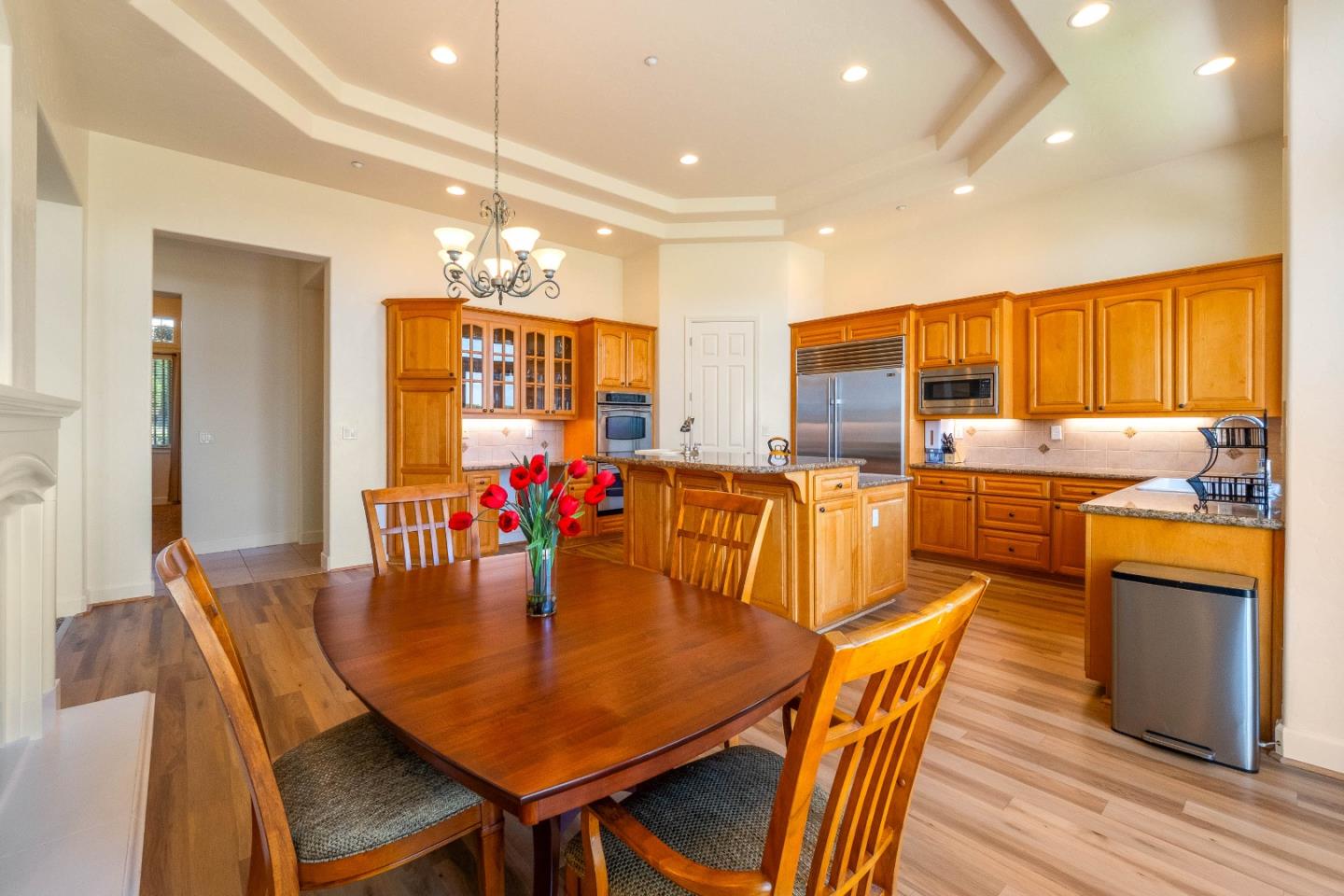 Detail Gallery Image 12 of 46 For 27812 Crowne Point Dr, Salinas,  CA 93908 - 4 Beds | 3/1 Baths
