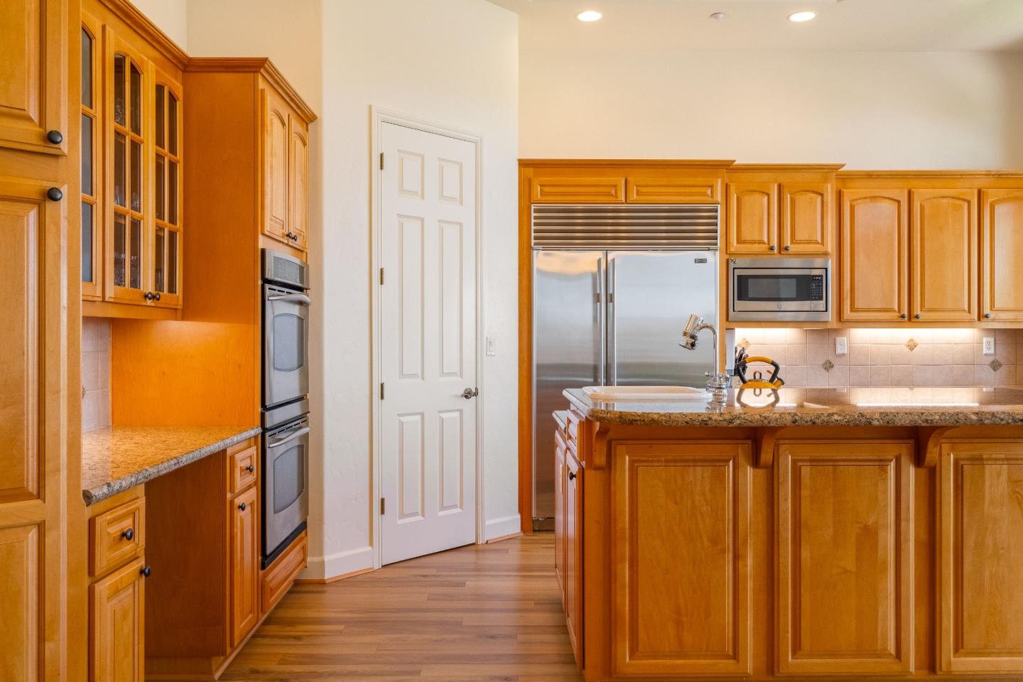 Detail Gallery Image 14 of 46 For 27812 Crowne Point Dr, Salinas,  CA 93908 - 4 Beds | 3/1 Baths