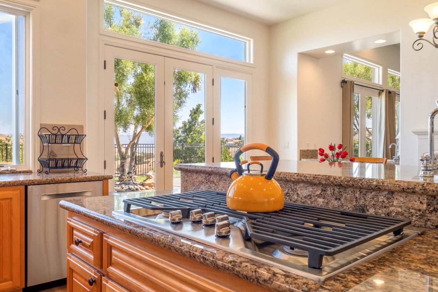 Detail Gallery Image 15 of 46 For 27812 Crowne Point Dr, Salinas,  CA 93908 - 4 Beds | 3/1 Baths