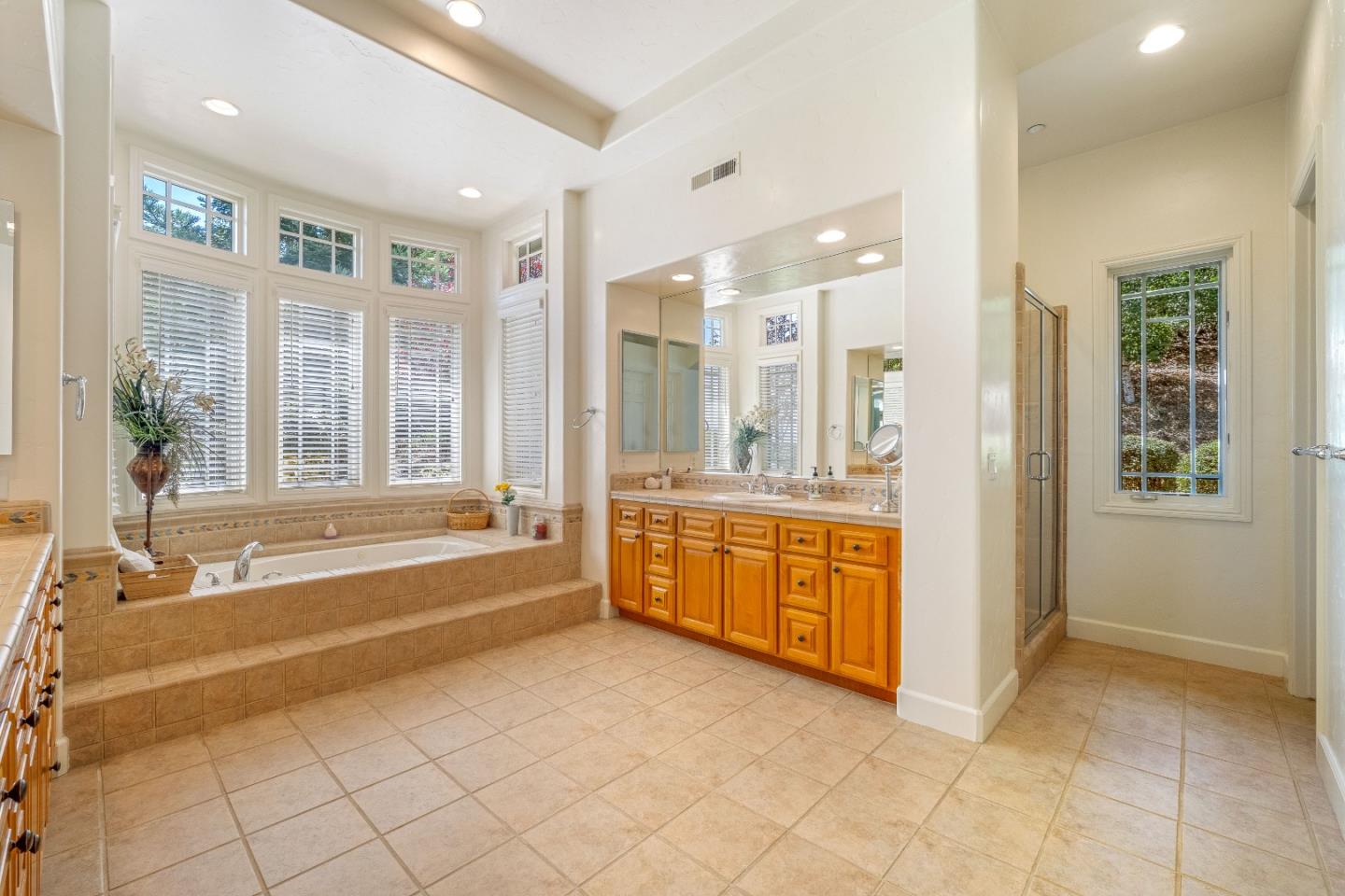Detail Gallery Image 25 of 46 For 27812 Crowne Point Dr, Salinas,  CA 93908 - 4 Beds | 3/1 Baths