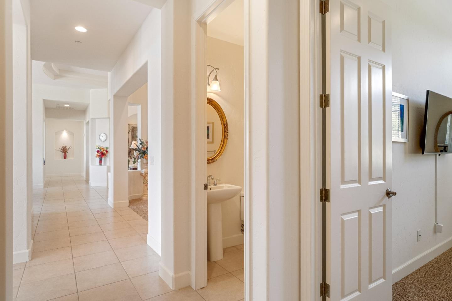 Detail Gallery Image 29 of 46 For 27812 Crowne Point Dr, Salinas,  CA 93908 - 4 Beds | 3/1 Baths
