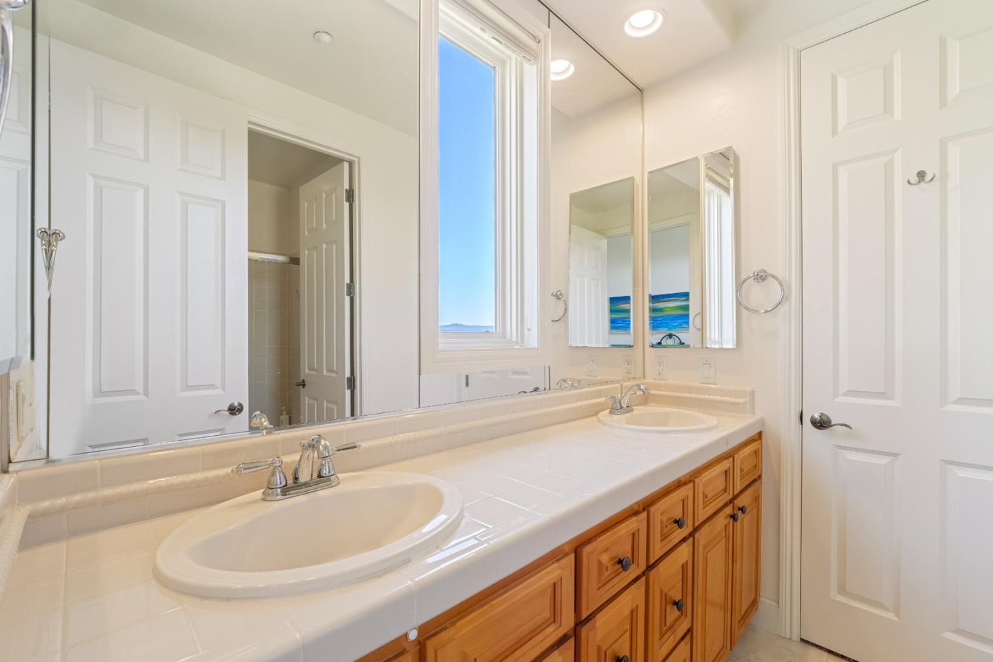 Detail Gallery Image 34 of 46 For 27812 Crowne Point Dr, Salinas,  CA 93908 - 4 Beds | 3/1 Baths