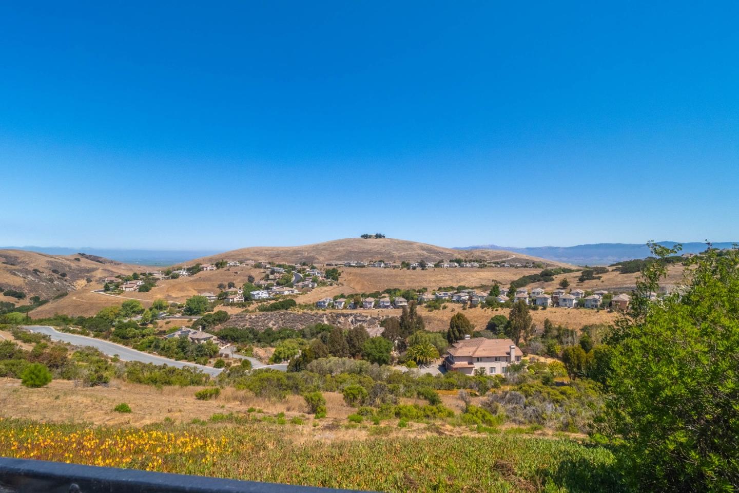 Detail Gallery Image 36 of 46 For 27812 Crowne Point Dr, Salinas,  CA 93908 - 4 Beds | 3/1 Baths