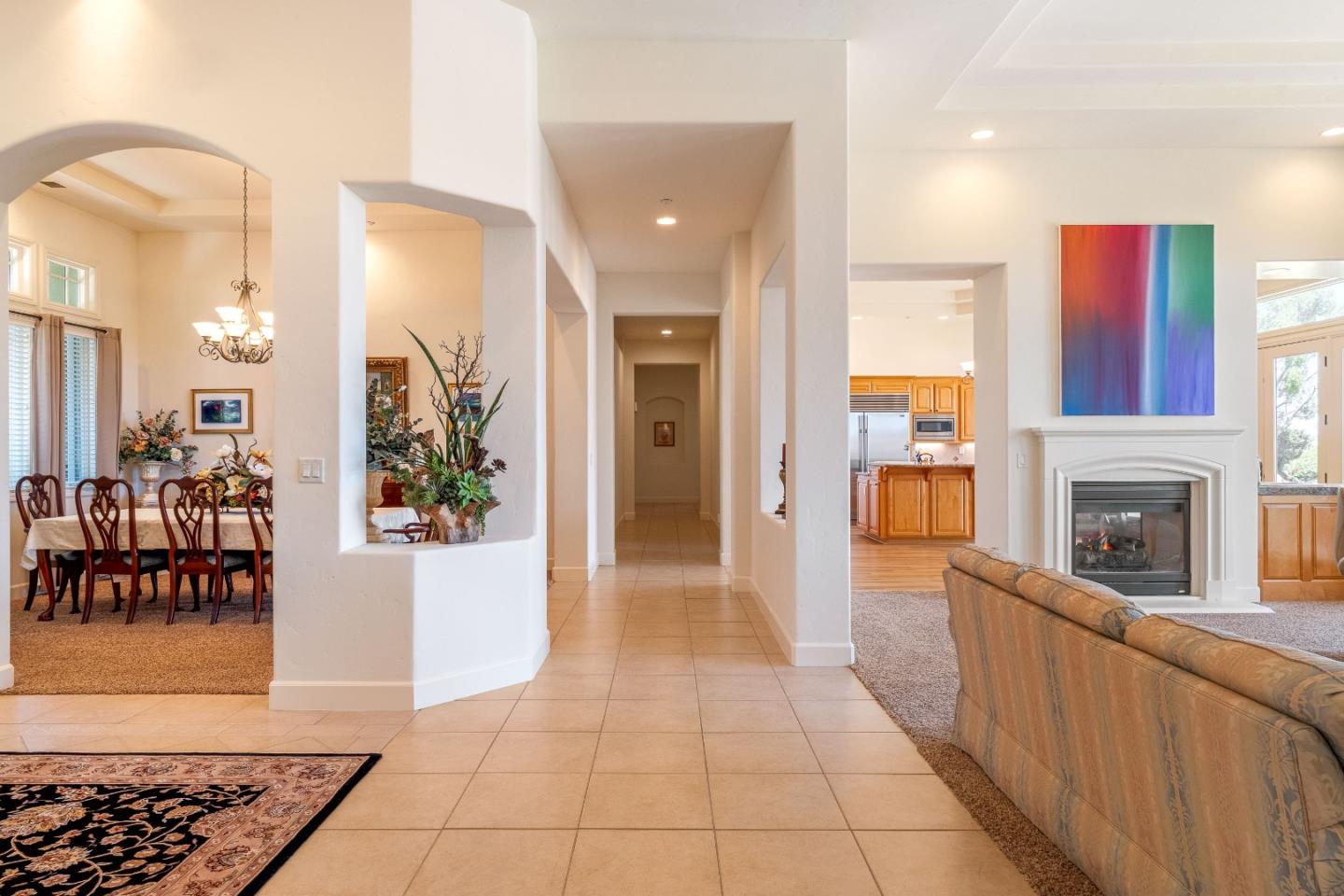 Detail Gallery Image 8 of 46 For 27812 Crowne Point Dr, Salinas,  CA 93908 - 4 Beds | 3/1 Baths