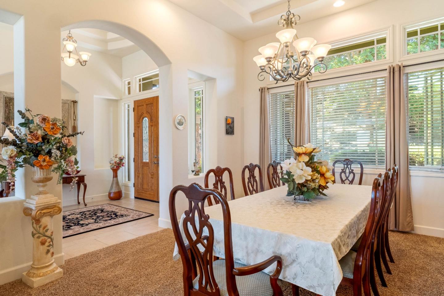 Detail Gallery Image 9 of 46 For 27812 Crowne Point Dr, Salinas,  CA 93908 - 4 Beds | 3/1 Baths