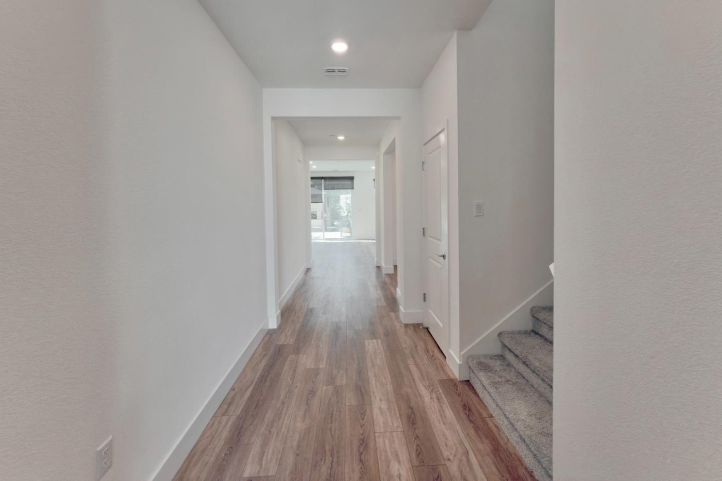 Detail Gallery Image 4 of 56 For 1991 Rosemary Dr, Hollister,  CA 95023 - 5 Beds | 4 Baths