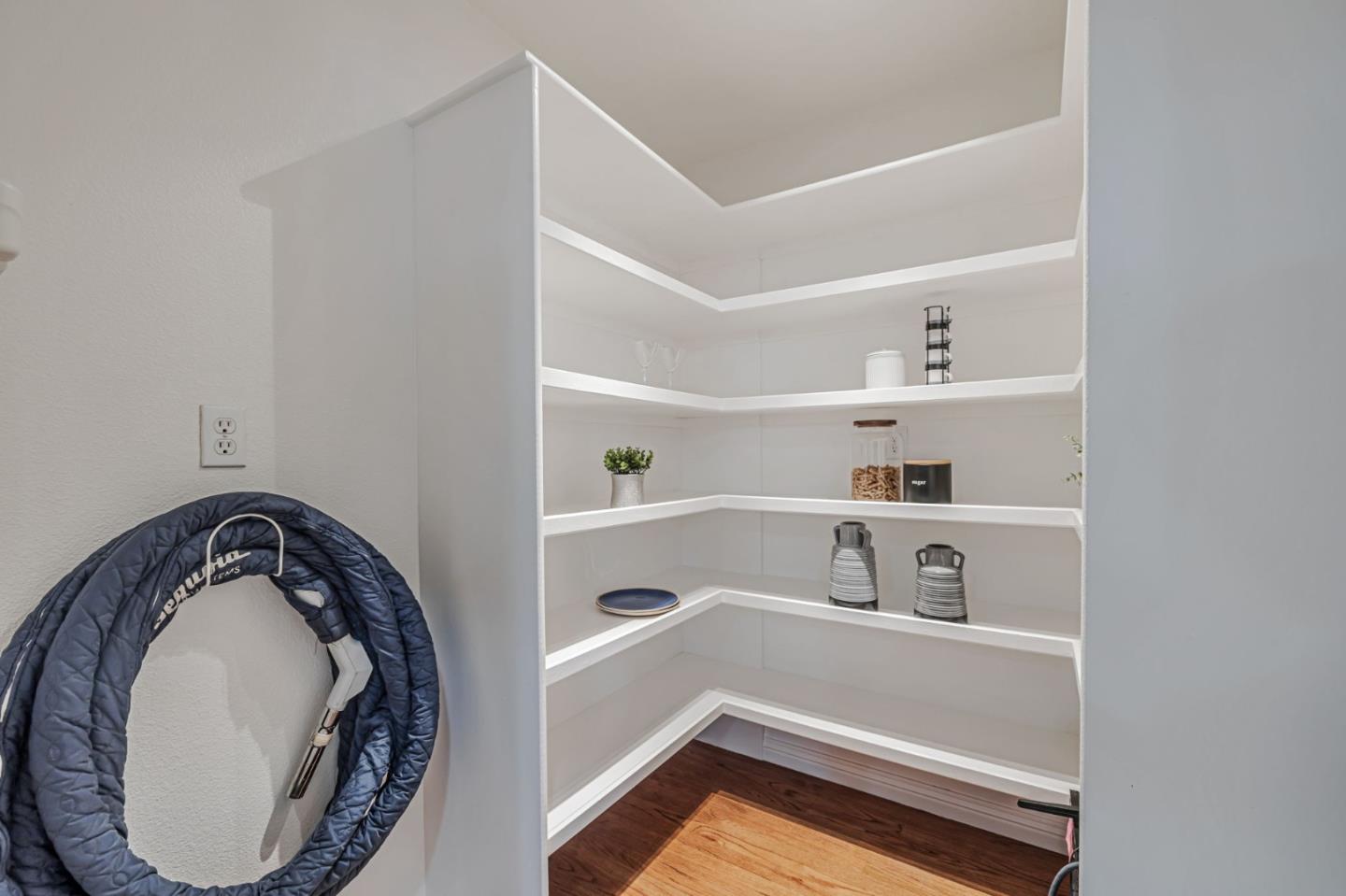 Detail Gallery Image 16 of 42 For 5121 Noella Way, San Jose,  CA 95124 - 3 Beds | 2 Baths